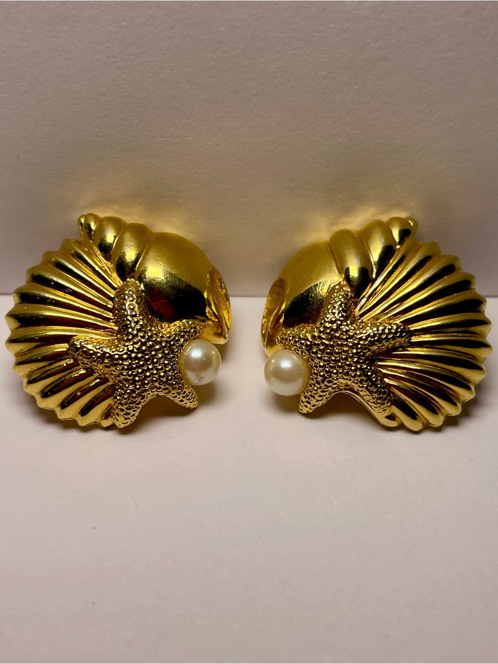 Avon Gold Starfish & Shell Pearl Earrings